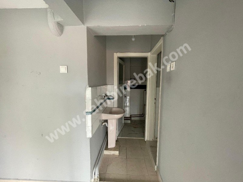 BURSA SETBAŞI İPEKÇİLİK'TE KİRALIK 3.KAT 2+1  80m2 DAİRE