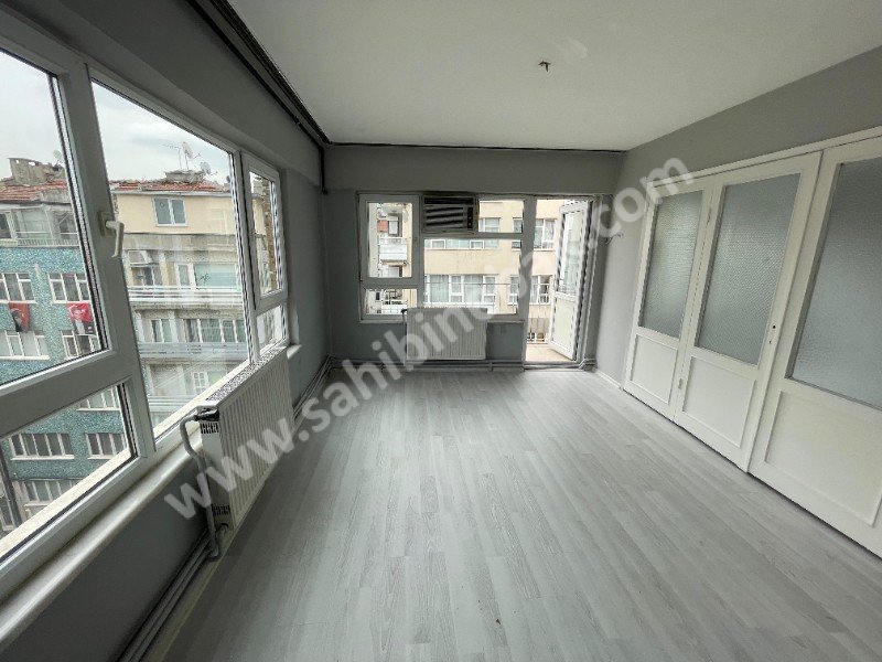 BURSA SETBAŞI İPEKÇİLİK'TE KİRALIK 3.KAT 2+1  80m2 DAİRE
