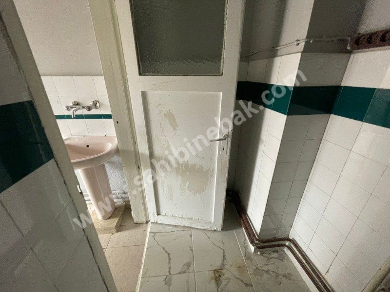BURSA SETBAŞI İPEKÇİLİK'TE KİRALIK 3.KAT 2+1  80m2 DAİRE
