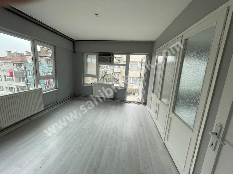 BURSA SETBAŞI İPEKÇİLİK'TE KİRALIK 3.KAT 2+1  80m2 DAİRE