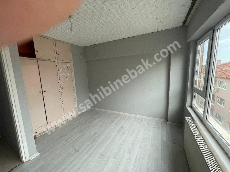 BURSA SETBAŞI İPEKÇİLİK'TE KİRALIK 3.KAT 2+1  80m2 DAİRE