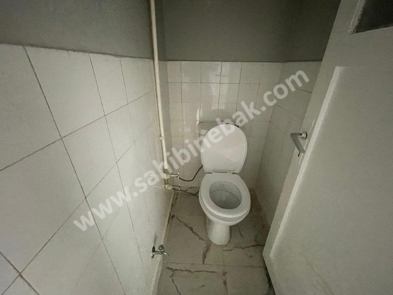 BURSA SETBAŞI İPEKÇİLİK'TE KİRALIK 3.KAT 2+1  80m2 DAİRE