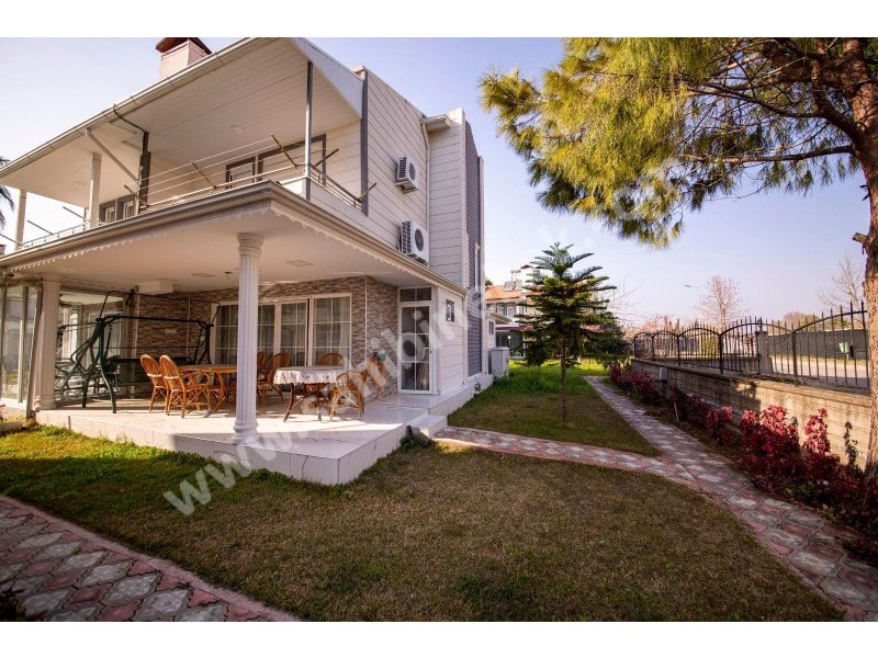ANTALYA SERİK BOĞAZKENTTE DENİZE SIFIR SİTE İÇİNDE SATILIK 90 M2 2+1 VİLLA
