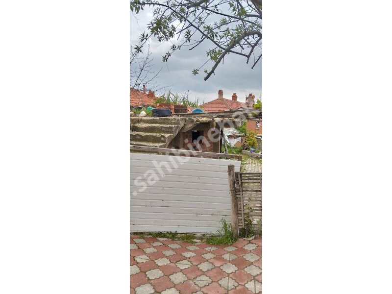 BURDUR KARAMANLI KATAMANDA SATILIK 318 M2 ARSA İÇİNDE SATILIK135 M2 2+1 EV