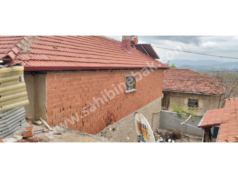 BURDUR KARAMANLI KATAMANDA SATILIK 318 M2 ARSA İÇİNDE SATILIK135 M2 2+1 EV
