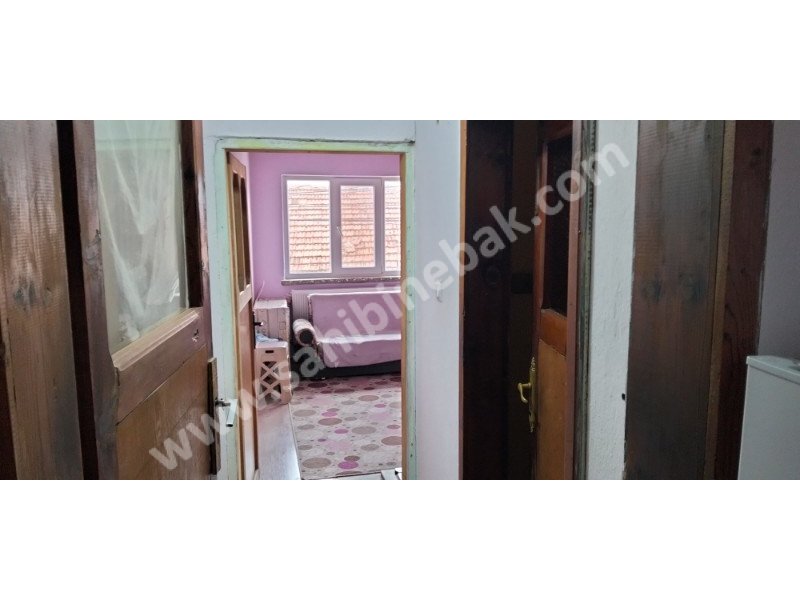BURDUR KARAMANLI KATAMANDA SATILIK 318 M2 ARSA İÇİNDE SATILIK135 M2 2+1 EV