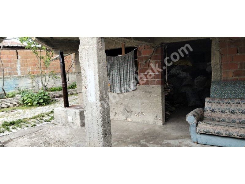 BURDUR KARAMANLI KATAMANDA SATILIK 318 M2 ARSA İÇİNDE SATILIK135 M2 2+1 EV