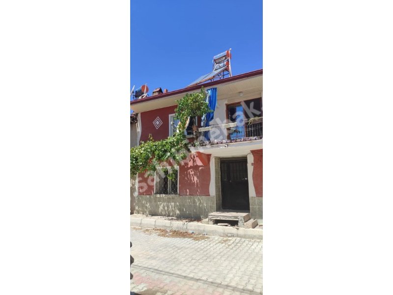 BURDUR KARAMANLI CAMİ MAHALLESİ SATILIK İKİ KATLI MÜSTAKİL EV