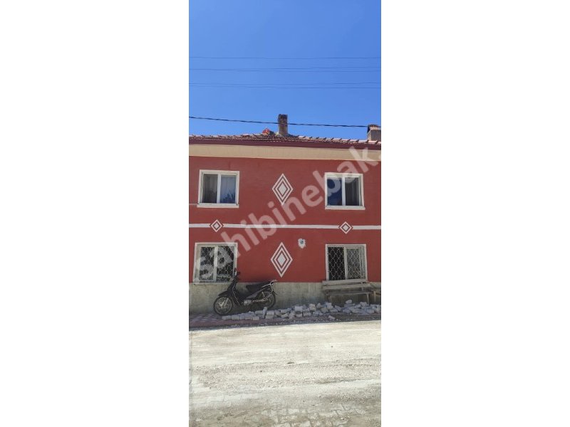 BURDUR KARAMANLI CAMİ MAHALLESİ SATILIK İKİ KATLI MÜSTAKİL EV