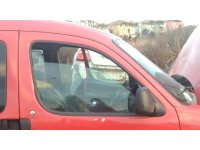 2002 citroen berlingo 1.9 orjinal sağ ön kapı camıı