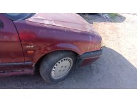 Renault 19 sağ ön çamurluk ufak hasarlı